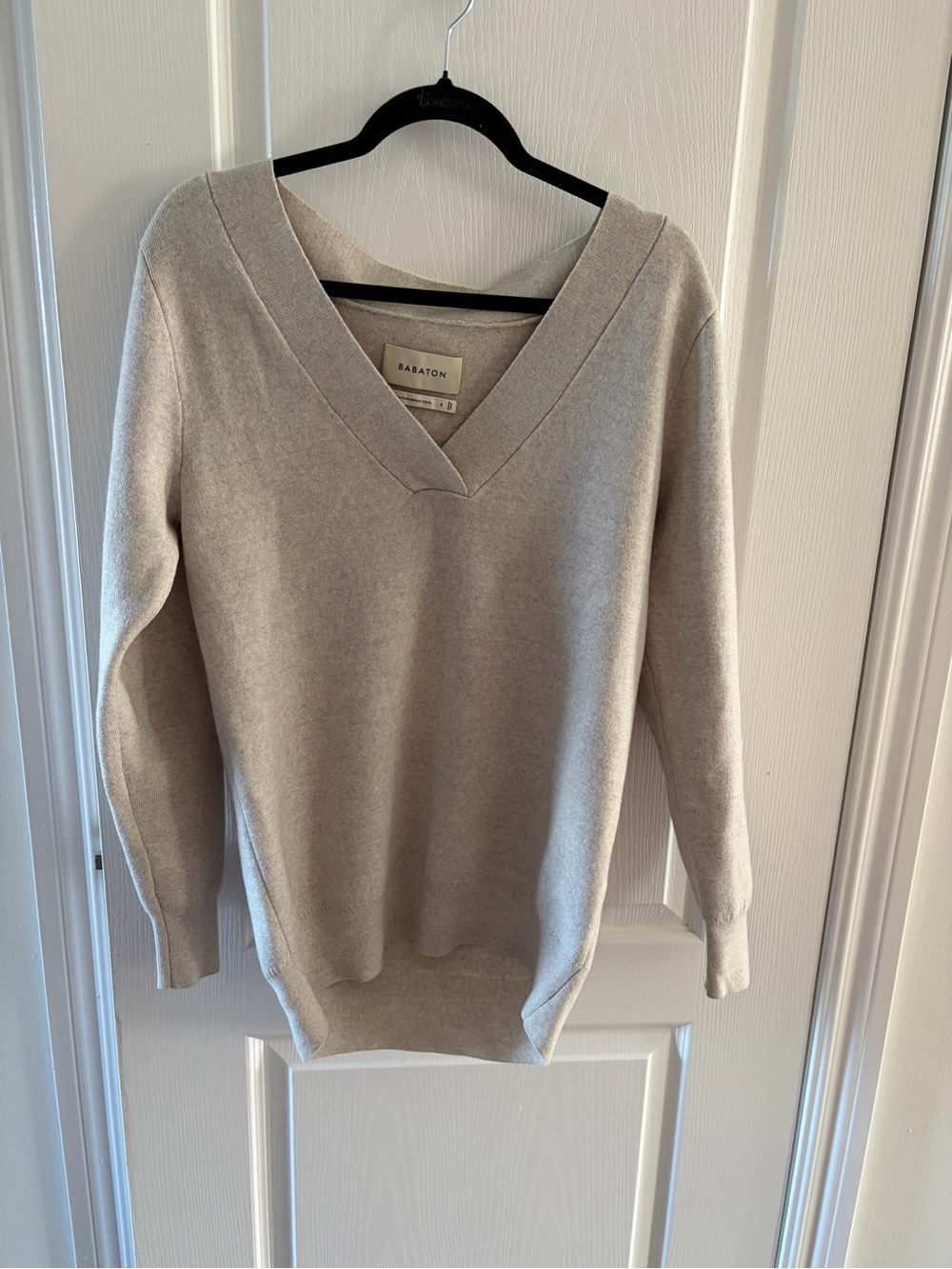 Babaton Light Beige V-Neck Knit Sweater